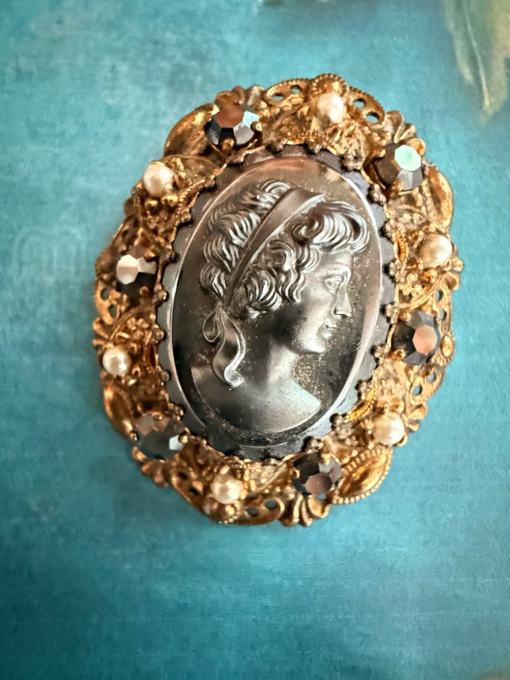 Vintage-Inspired Black Cameo Gold Filigree Brooch